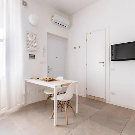 Cosy With Shared Terrace! Apartamento Milão