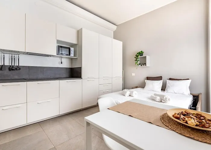 Cosy With Shared Terrace! ميلان