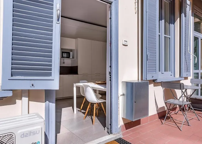 شقة Cosy With Shared Terrace!